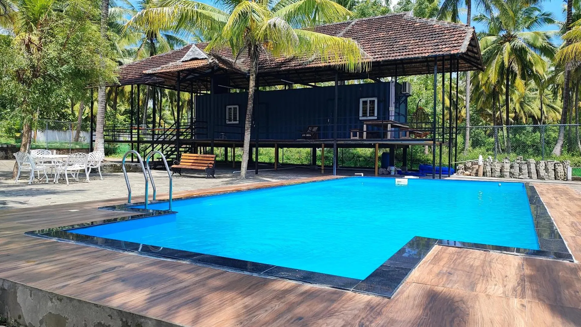 Haydays Farm Stay Ac Container House With Pool Kozhinjampāra 0*,  Indie
